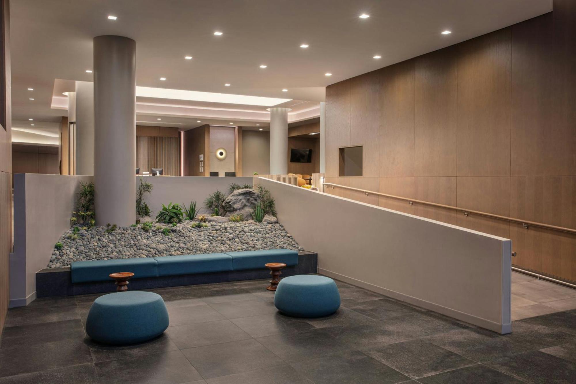 Sheraton Laguardia East Hotel New York Exterior photo