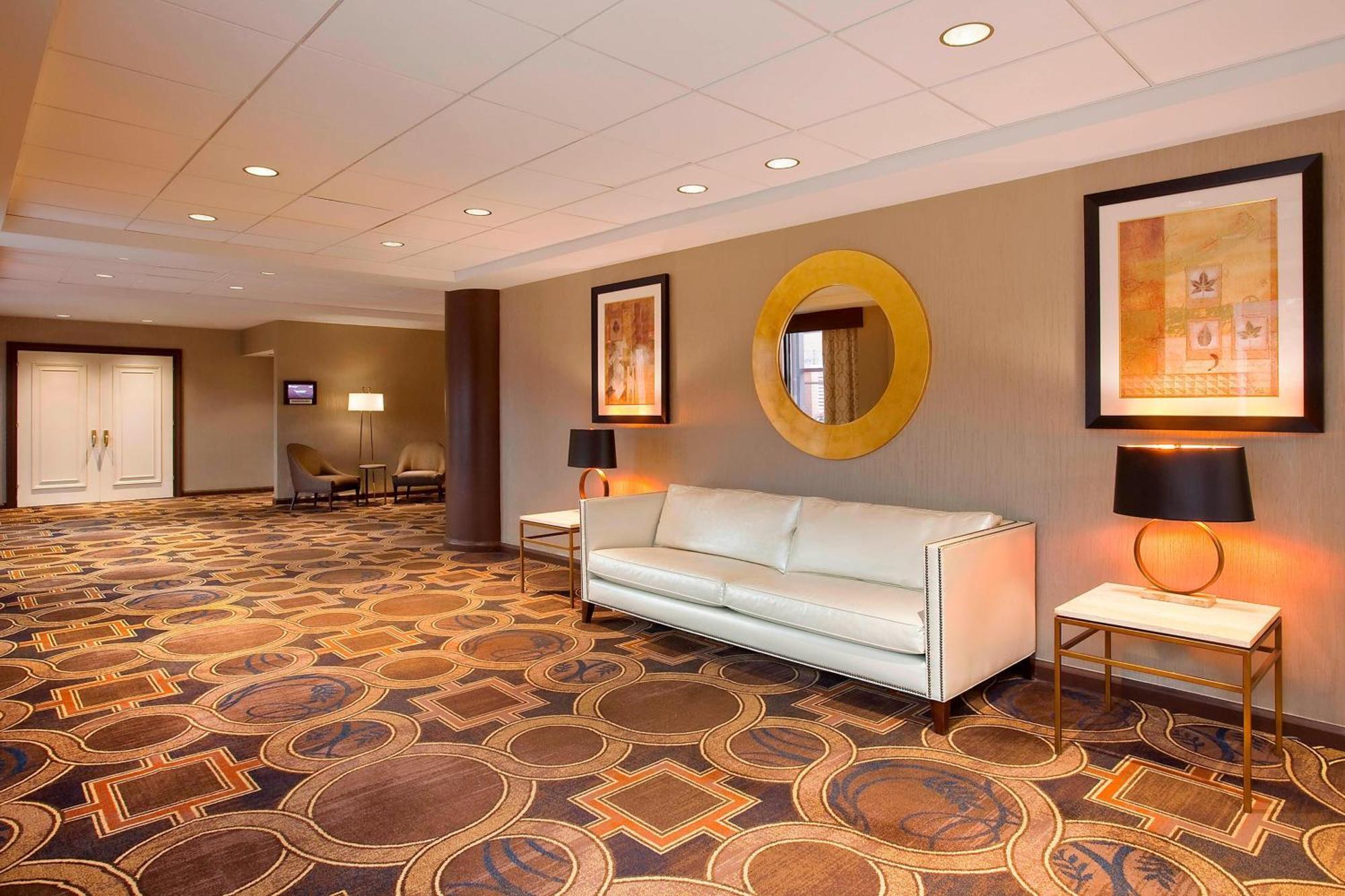 Sheraton Laguardia East Hotel New York Exterior photo