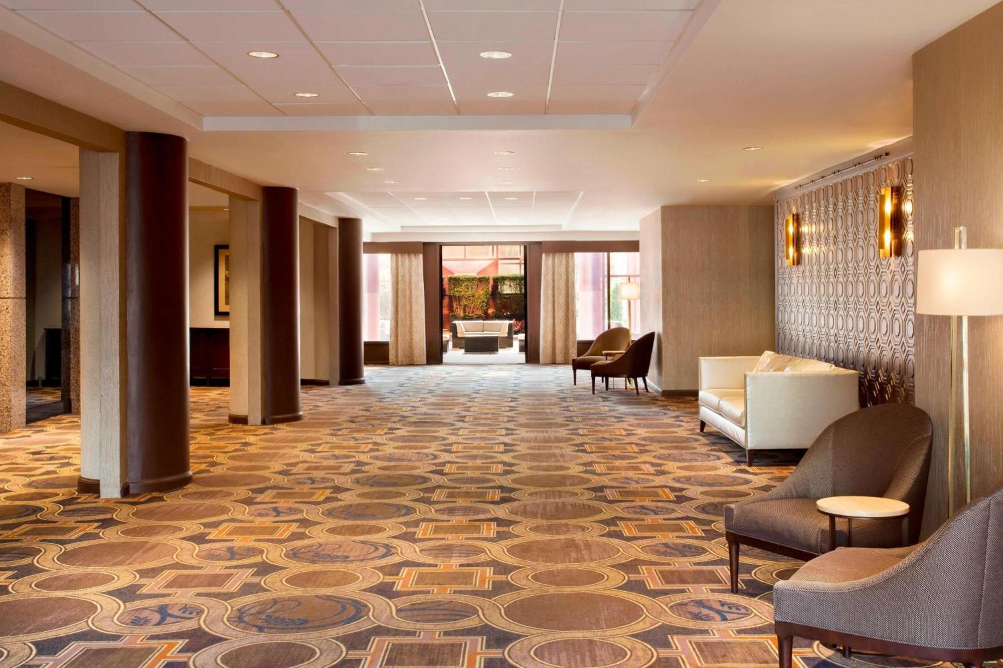 Sheraton Laguardia East Hotel New York Exterior photo